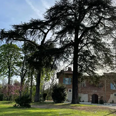 Pensión Chateau Du Go *